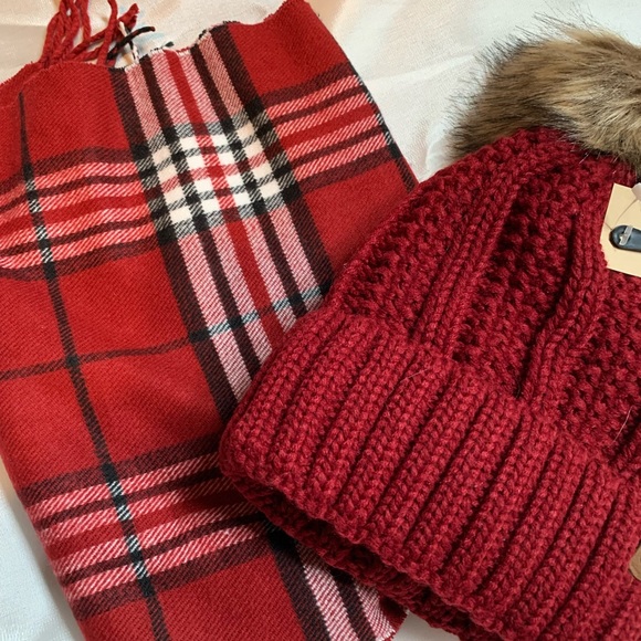 Gorgeous Hat and Scarf Set. - Picture 1 of 4